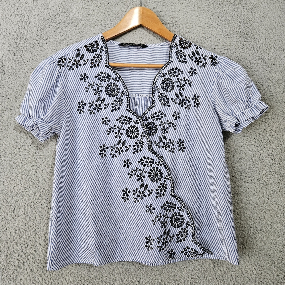 Zara Boho Blue Blouse Small Embroidered Short Puff Sleeves Scalloped Seersuc Top - Picture 2 of 9